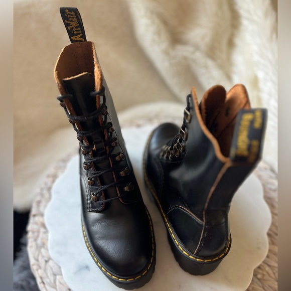 DR Marten's LEONA WOMEN'S VINTAGE SMOOTH LEATHER HEELED BOOTS Size 6 WM - Picture 11 of 15